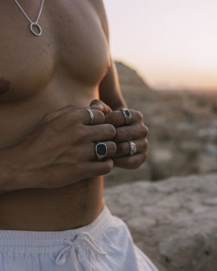 Que significa tener un anillo en cada dedo